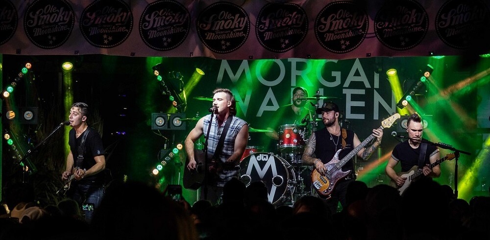 Morgan Wallen on stage with other boys