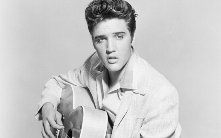 Elvis-Presley-Singing